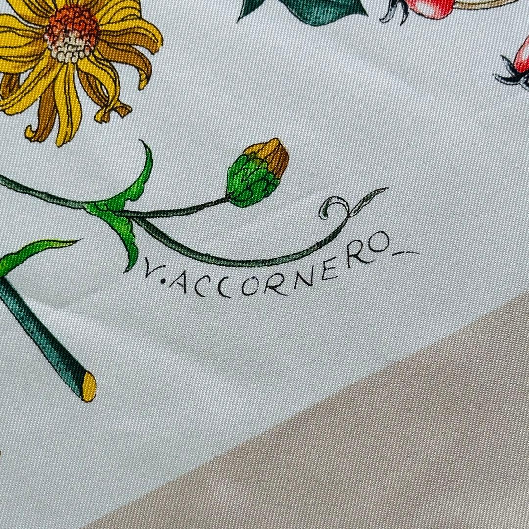 GUCCI Printed Flora silk twill carré 7