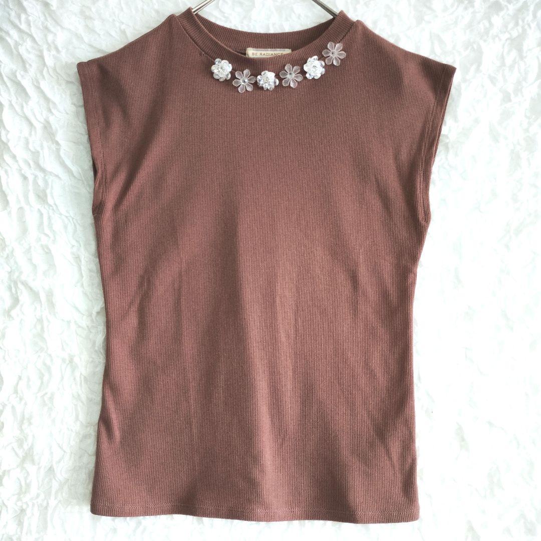 BE RADIANCEビーラディエンス 花ビジューモチーフ ノースリーブニットF