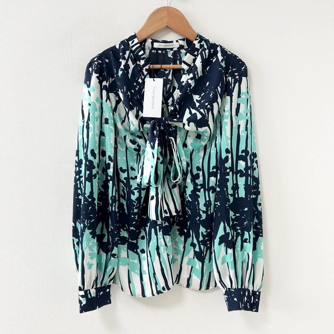 2026SS新品✨ピンキーアンドダイアン　インクフォレストプリントリボンブラウス