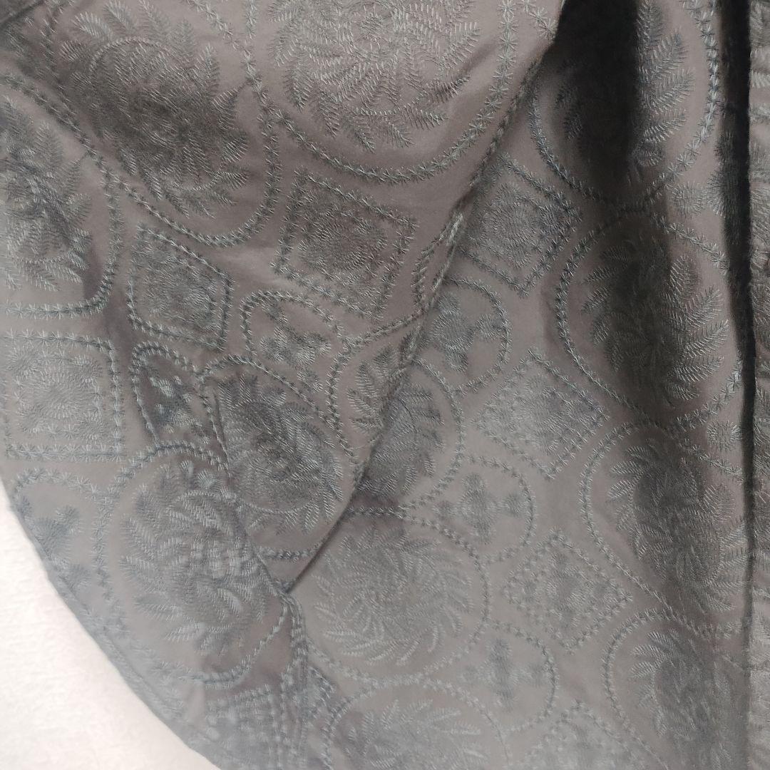 ビームスハート 黒い総刺繍入り 長袖ワンピース オーバーサイズ 4