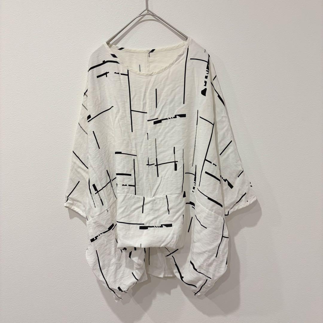 Bou Jeloud チュニック カットソー　幾何学柄 体型カバー 白 ホワイト