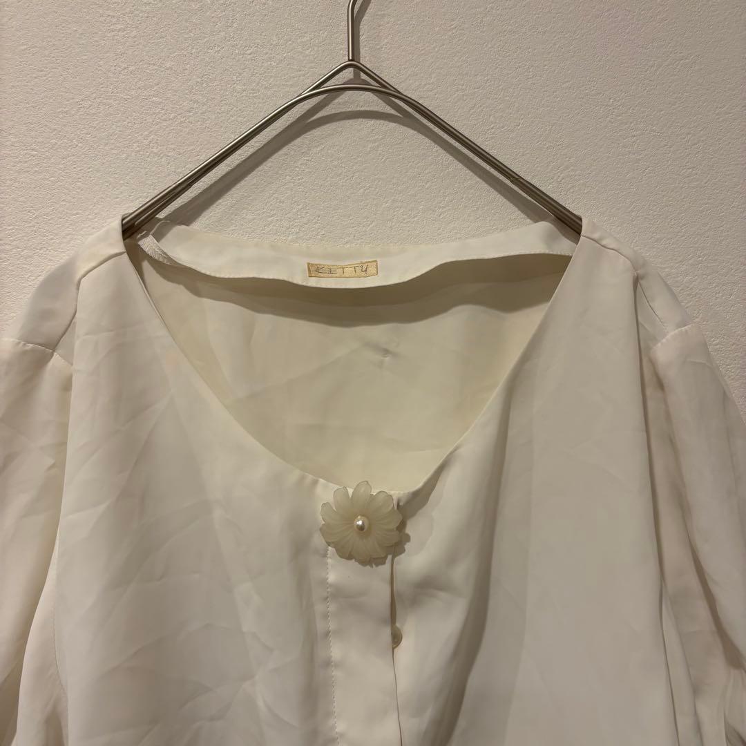 ケティ ブラウス 花モチーフ パール 半袖 アイボリー 白　M かわいい 2