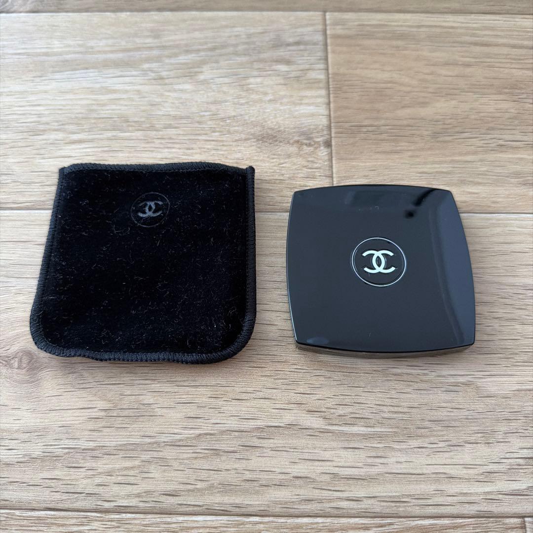 CHANEL ブラック コンパクトミラー ポーチ付き