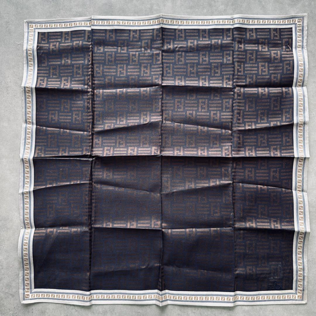 FENDI ズッカ柄　総柄　刺繍ロゴ ハンカチ