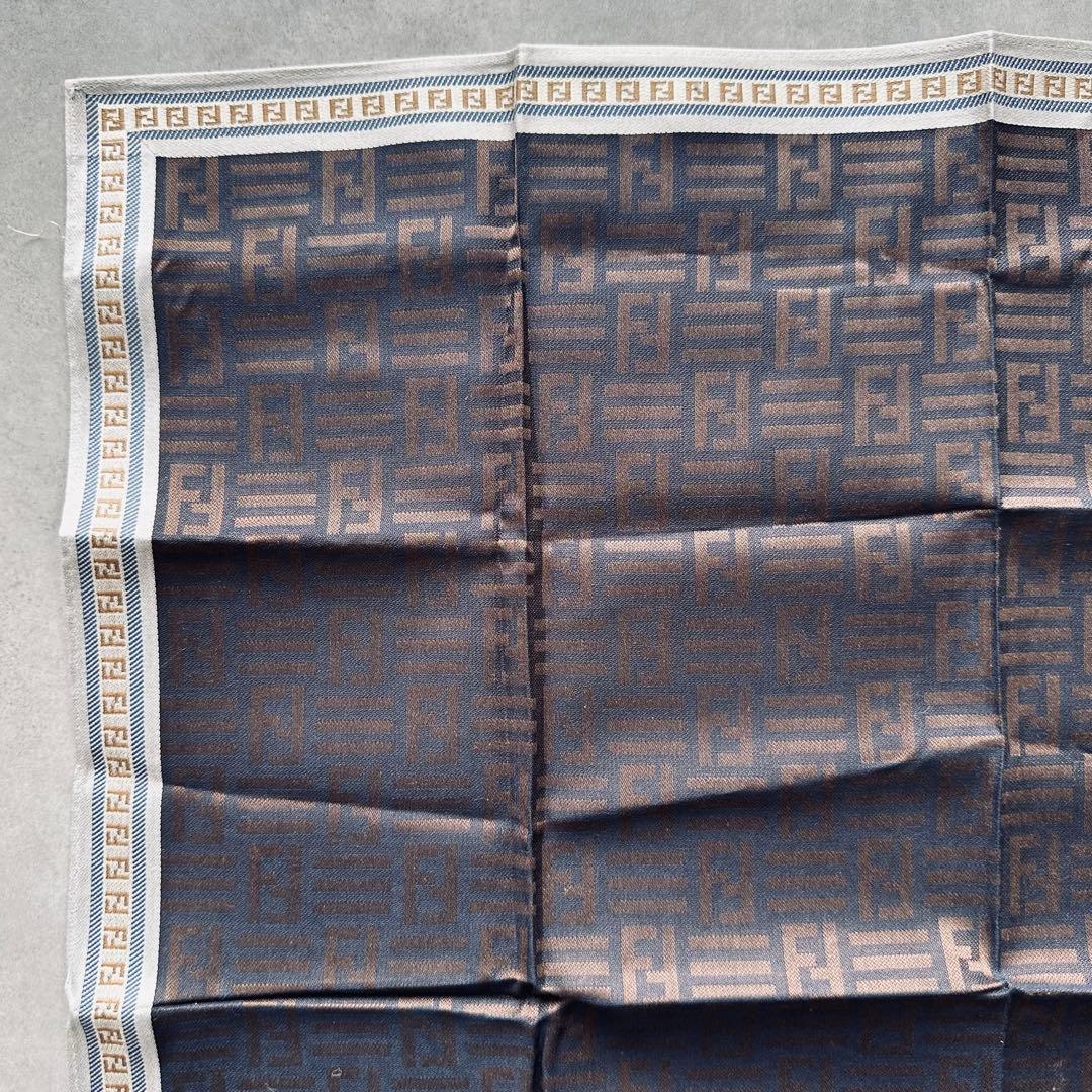 FENDI ズッカ柄　総柄　刺繍ロゴ ハンカチ 2