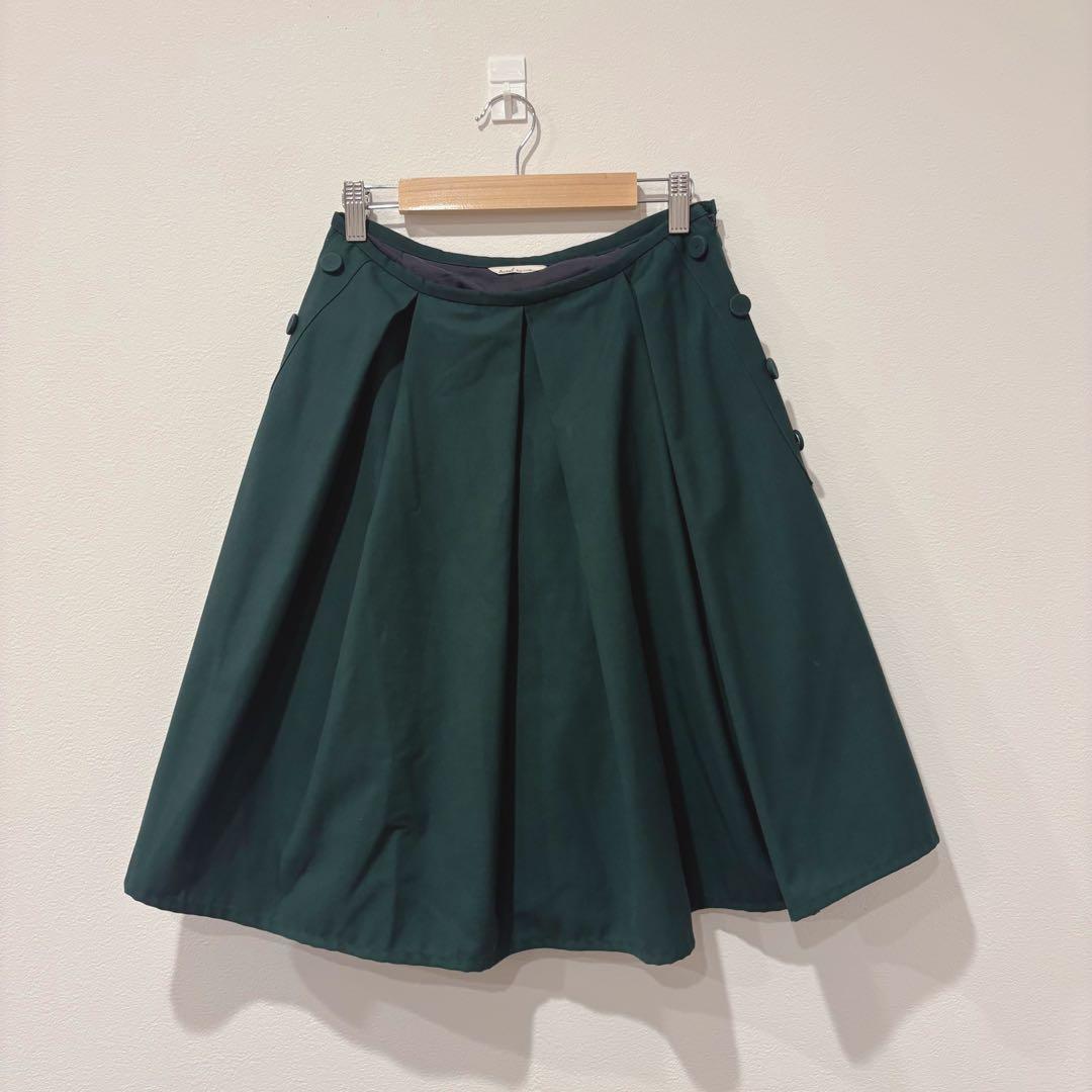 アウィーエフ フレアスカート 膝丈　タック ボタン グリーン 緑　38 M
