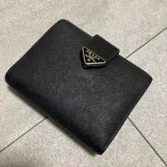 プラダコンパクト財布