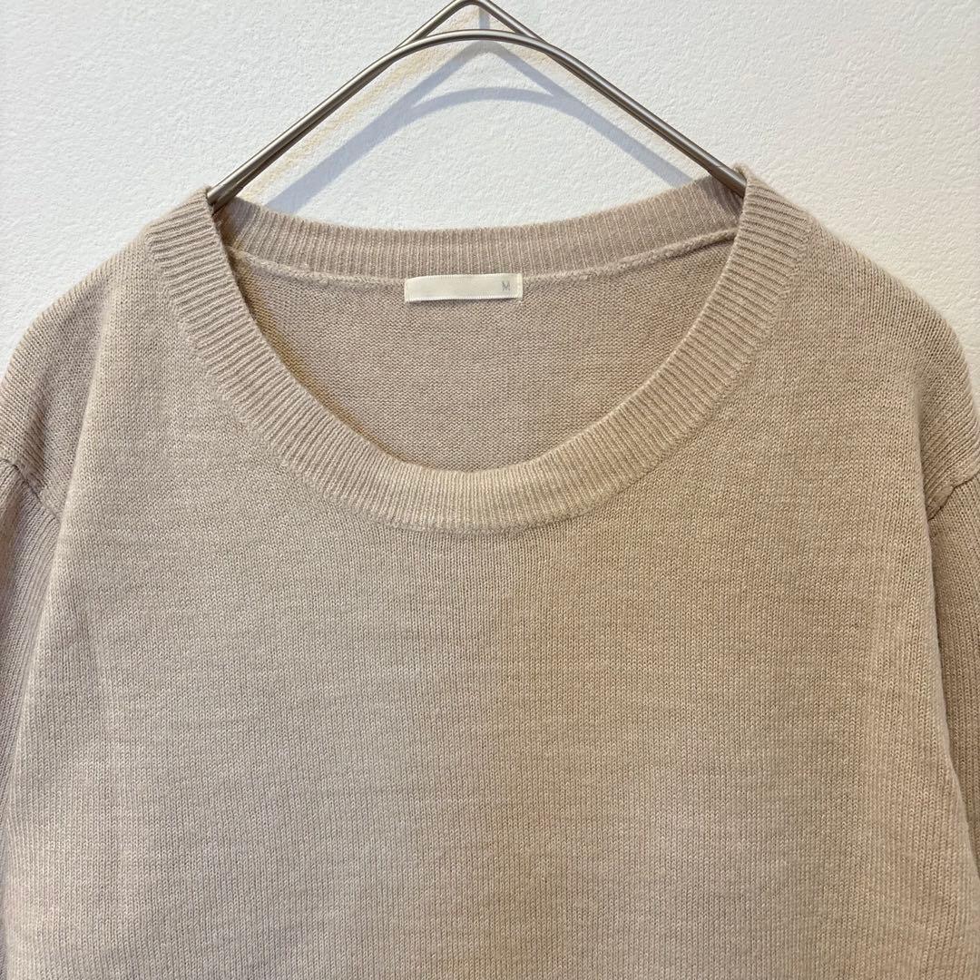 GU クルーネック ニット セーター　無地 ベージュ Mサイズ　長袖　シンプル 2