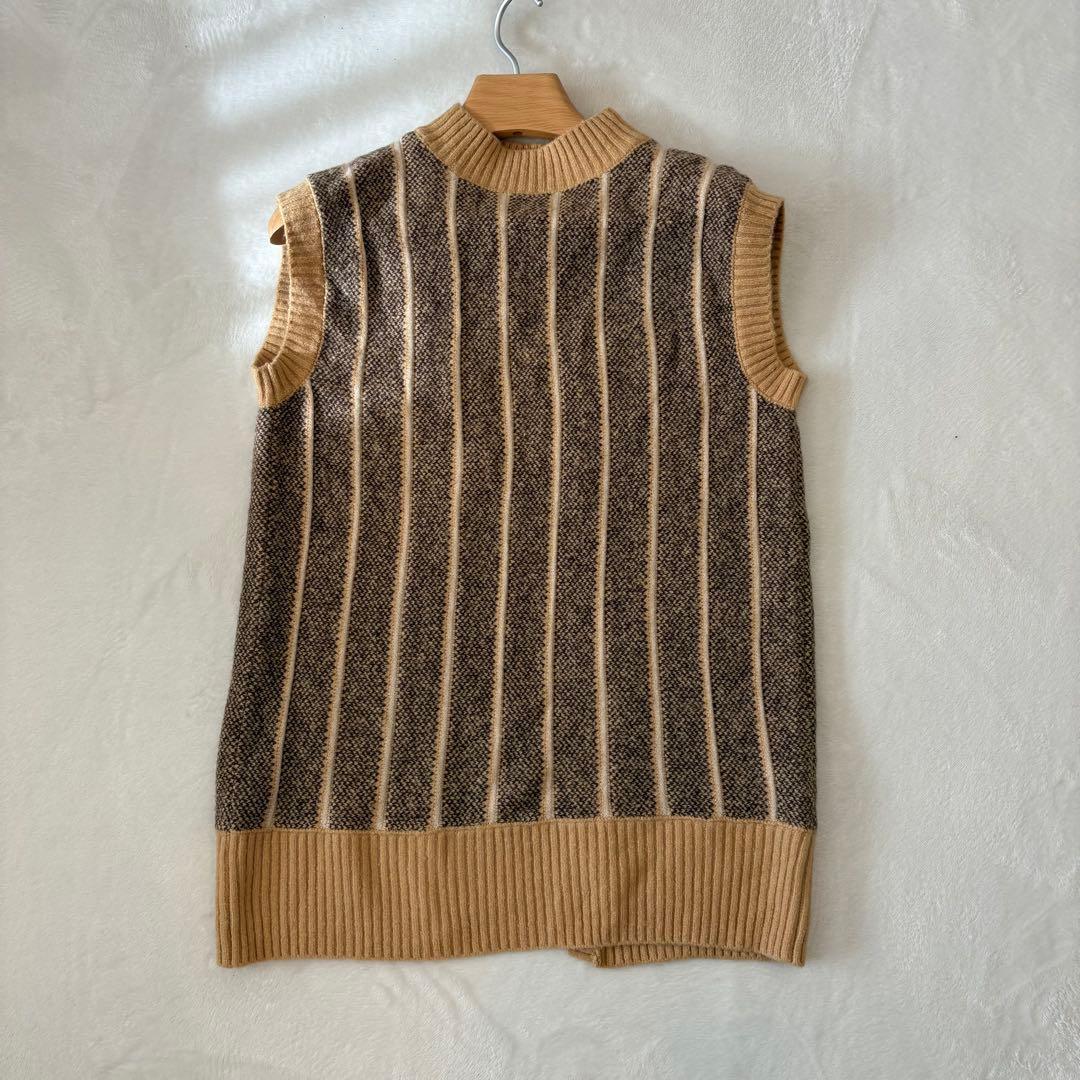 .フォルクシー　ニットベスト　ノースリーブ　茶色　ブラウン　重ね着　きれいめ