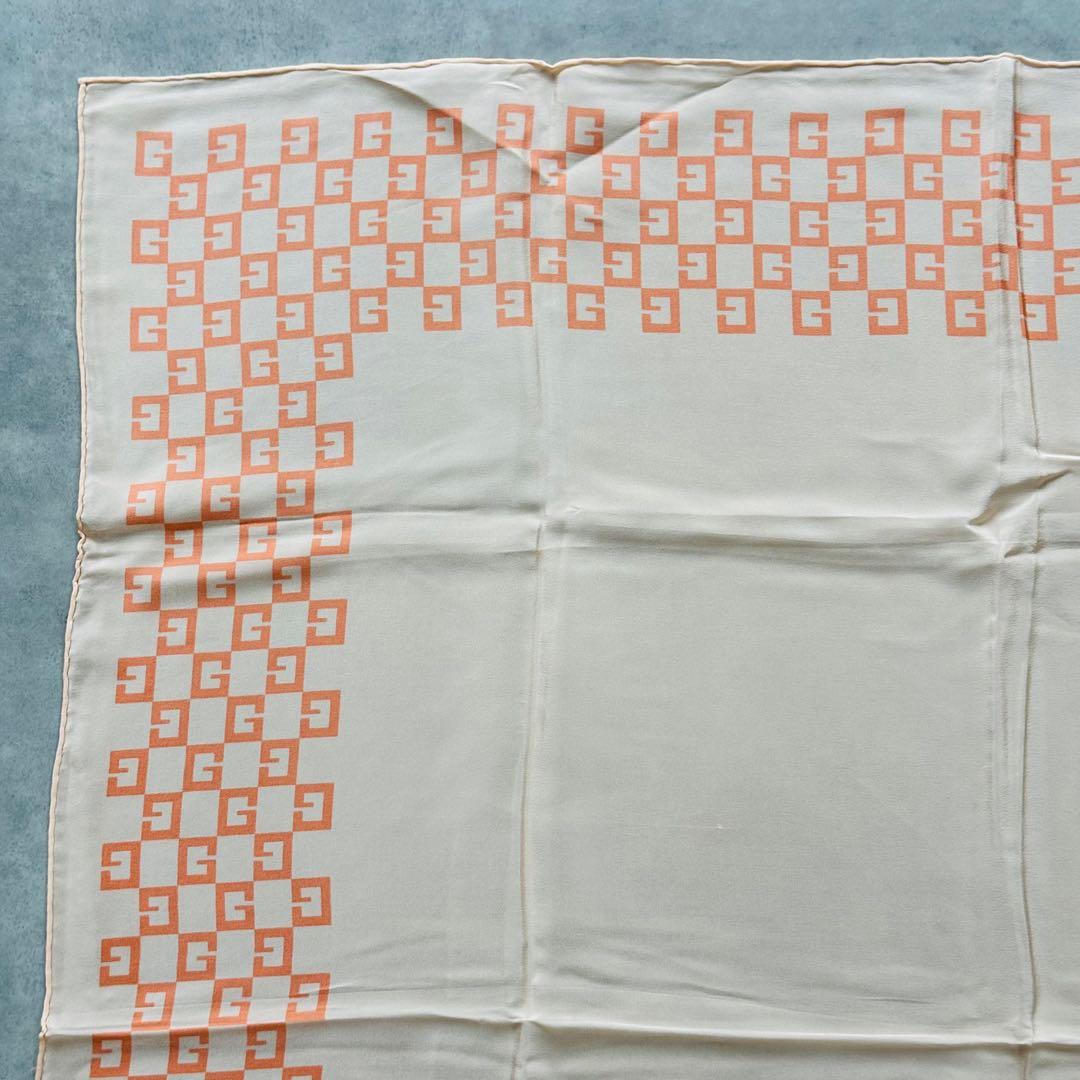 GIVENCHY Gロゴ 幾何学模様 シルクスカーフ　ベージュ系 2