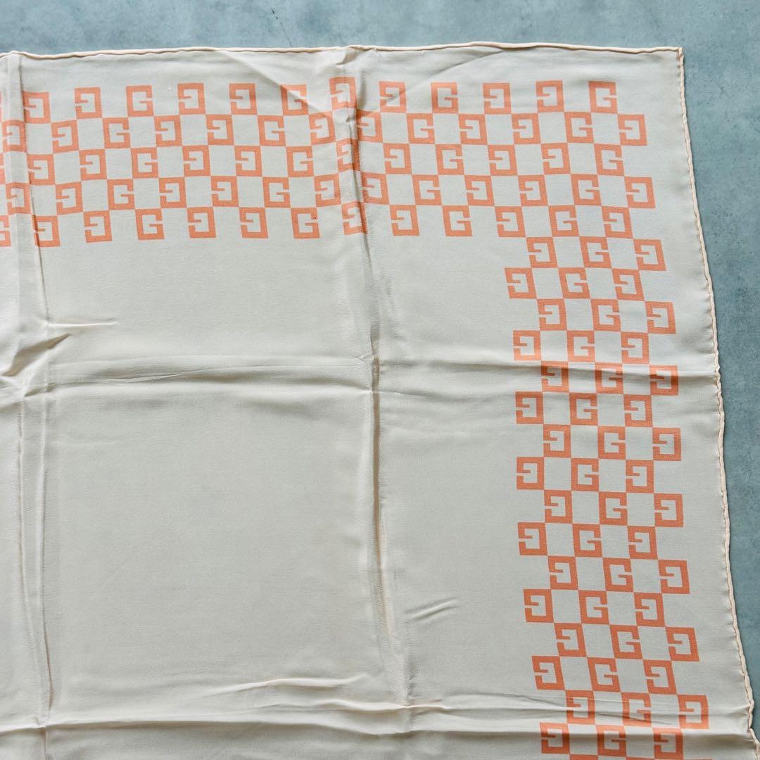 GIVENCHY Gロゴ 幾何学模様 シルクスカーフ　ベージュ系 3