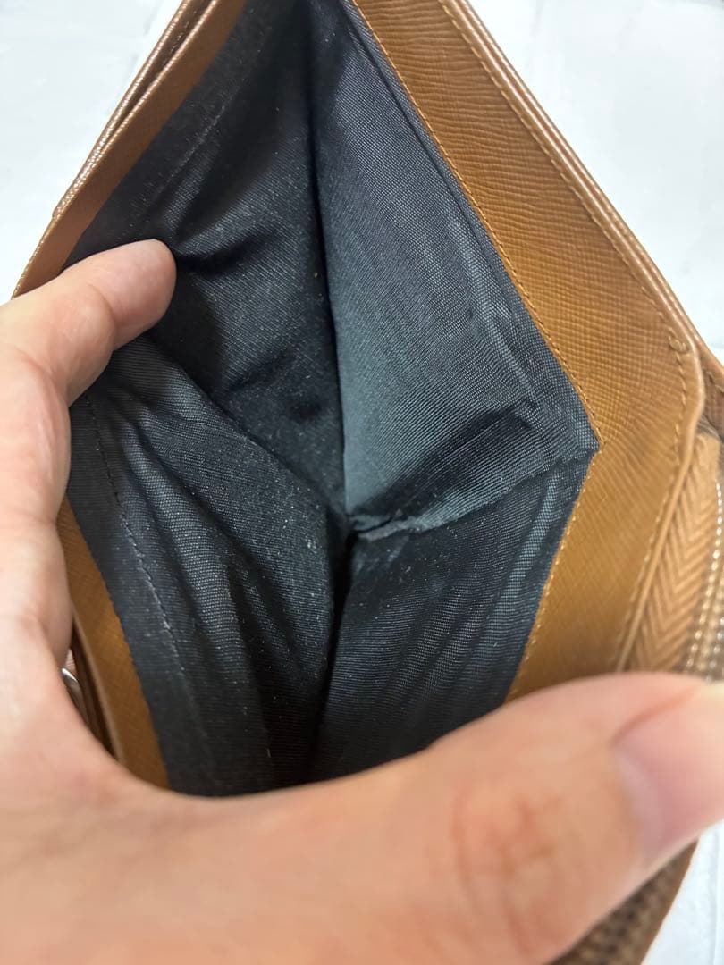 PRADA ブラウン 二つ折り財布　サフィアーノ　三角ロゴ 6