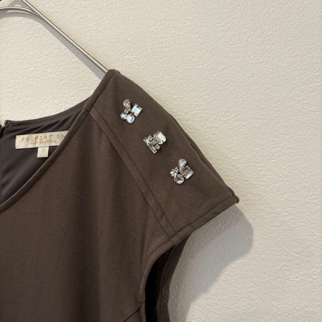 プロポーション ワンピース 装飾　ブラウン 茶色　3 膝丈　ノースリーブ 3