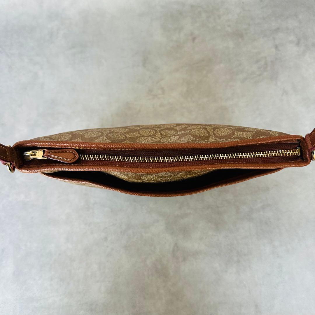 COACH Signature Zip Shoulder Bag 8