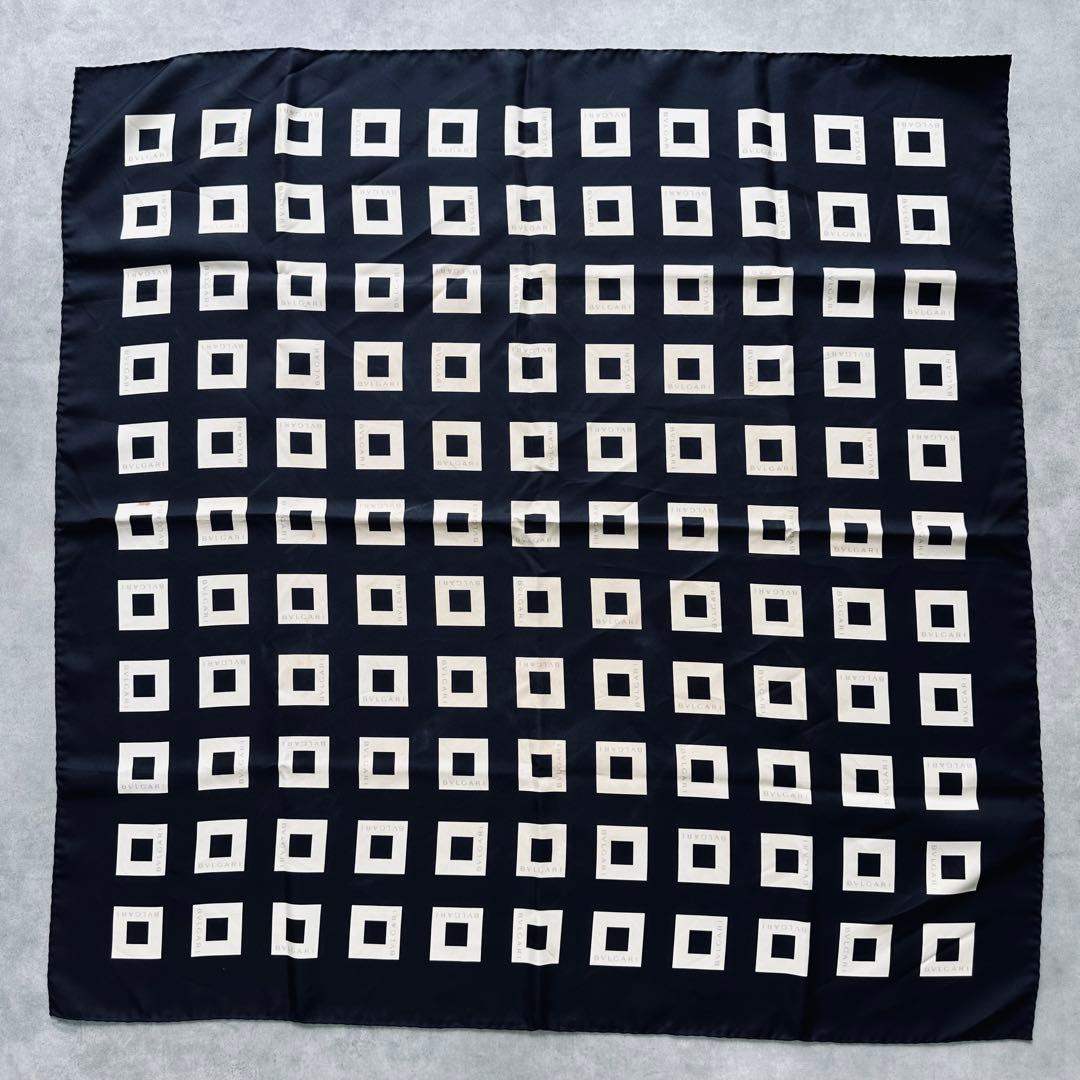 BVLGARI Quadrato クアドラート シルクスカーフ