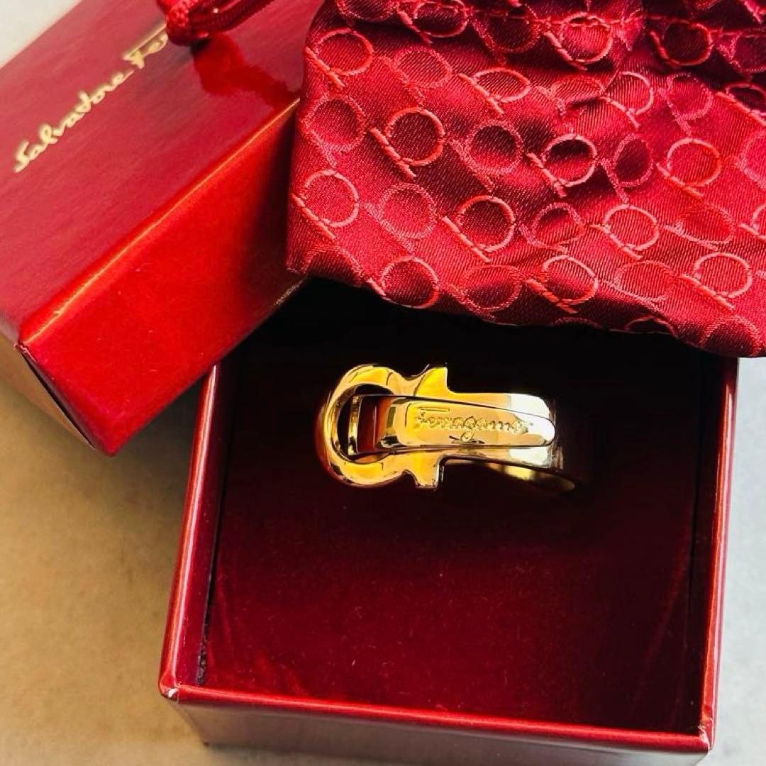 Salvatore Ferragamo ガンチーニ　ゴールドスカーフリング 2