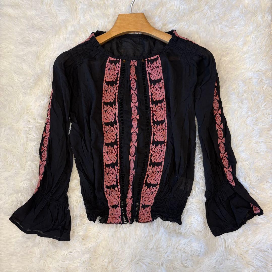.ミスティック 刺繍 シアーブラウス 透け感 フレア　黒 ブラック　ピンク