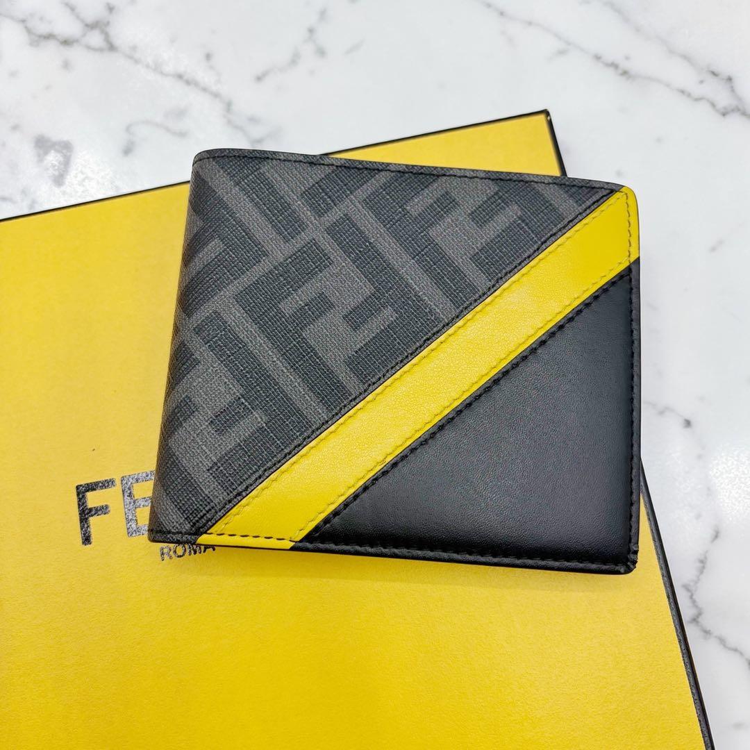 ⭐️美品⭐️ フェンディ 7M0169 ダイアゴナル ズッカ 二つ折り財布