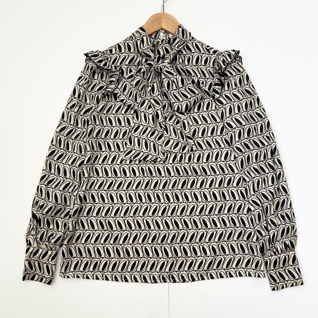 Sov. ソブ　ボウタイブラウス　幾何学模様　38