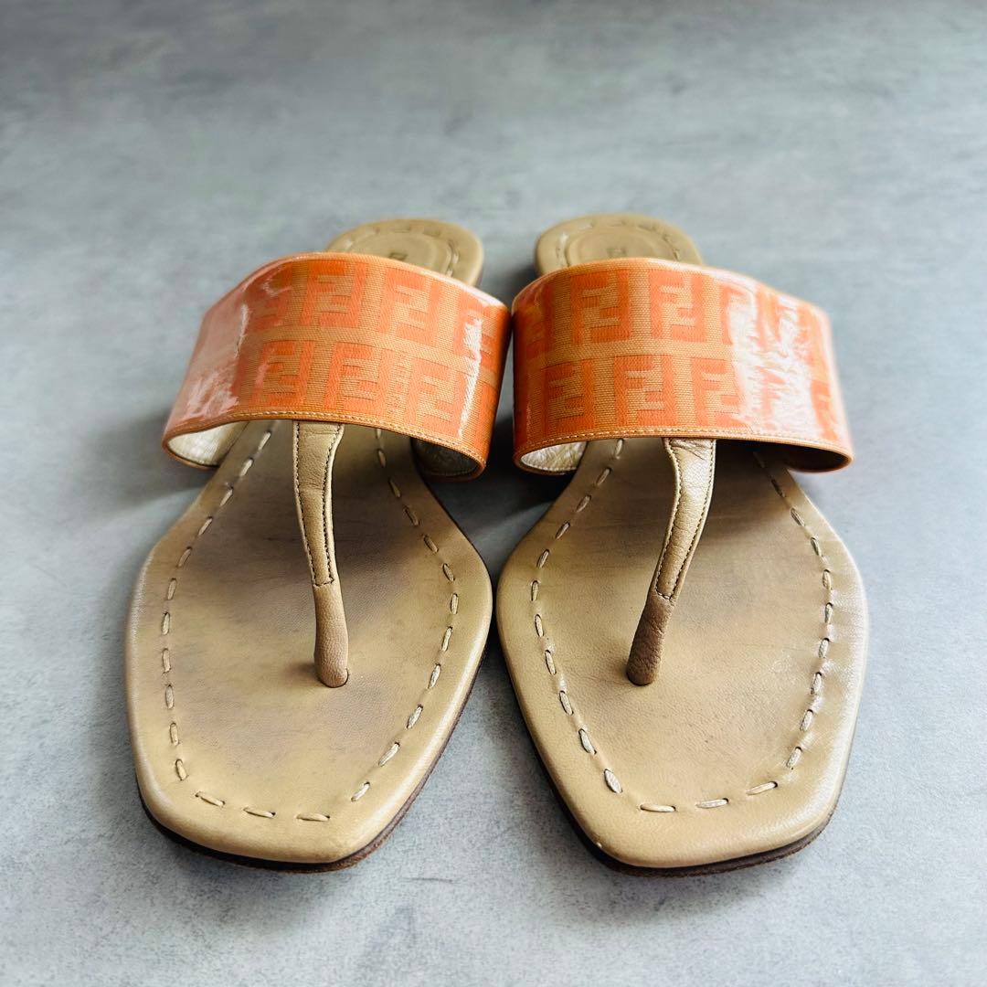 FENDI ズッカ　パテントレザー　トングサンダル　オレンジ 3