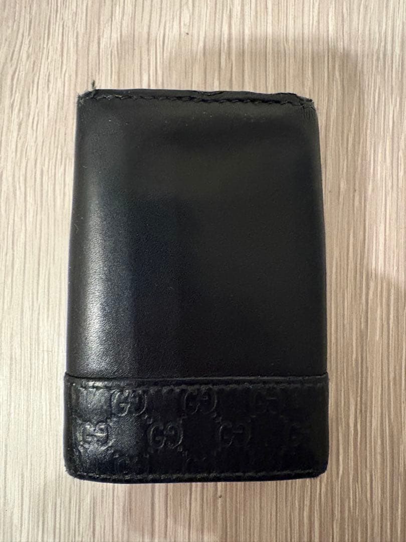 GUCCI ブラックレザーキーケース 2
