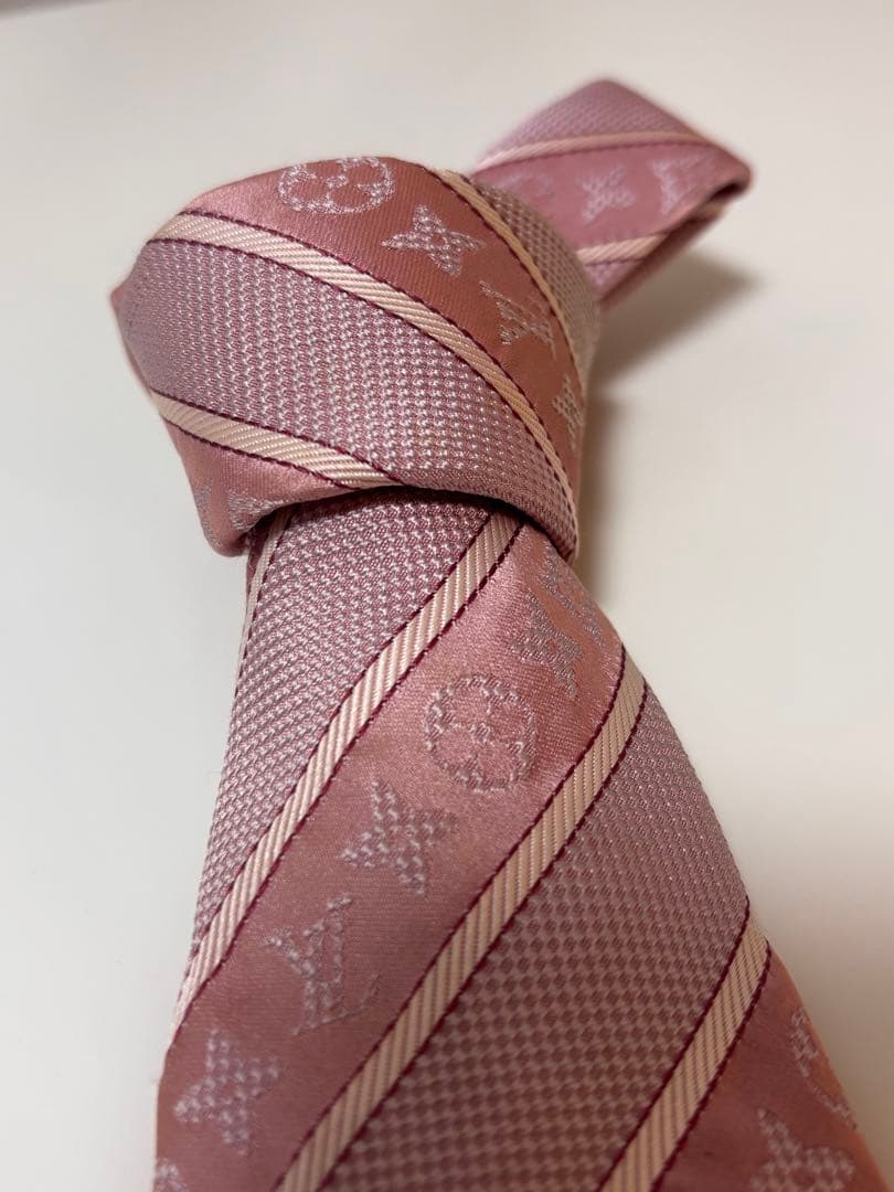 LOUIS VUITTON BIGモノグラム柄　ピンクストライプ　シルクネクタイ 15