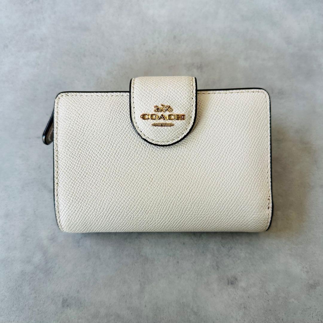 COACH ミディアム コーナー ジップ ウォレット　ホワイト系