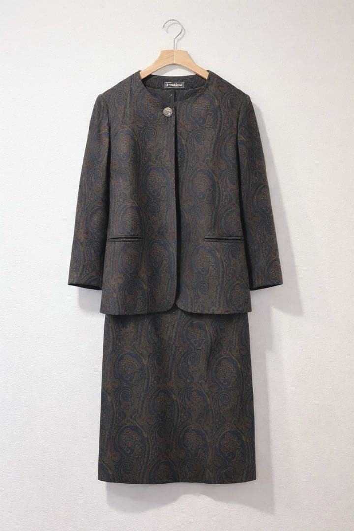 トレスビエノ セットアップ ジャケット スカート ペイズリー 総柄 9AR 緑