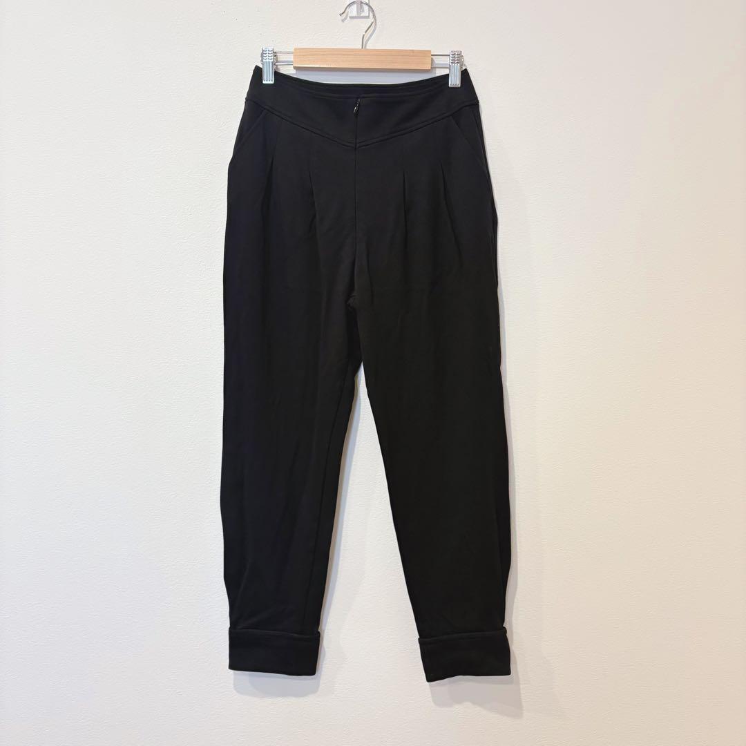 テーパードパンツ 黒 ブラック　ストレッチ 美脚 S レディース　無地　シンプル