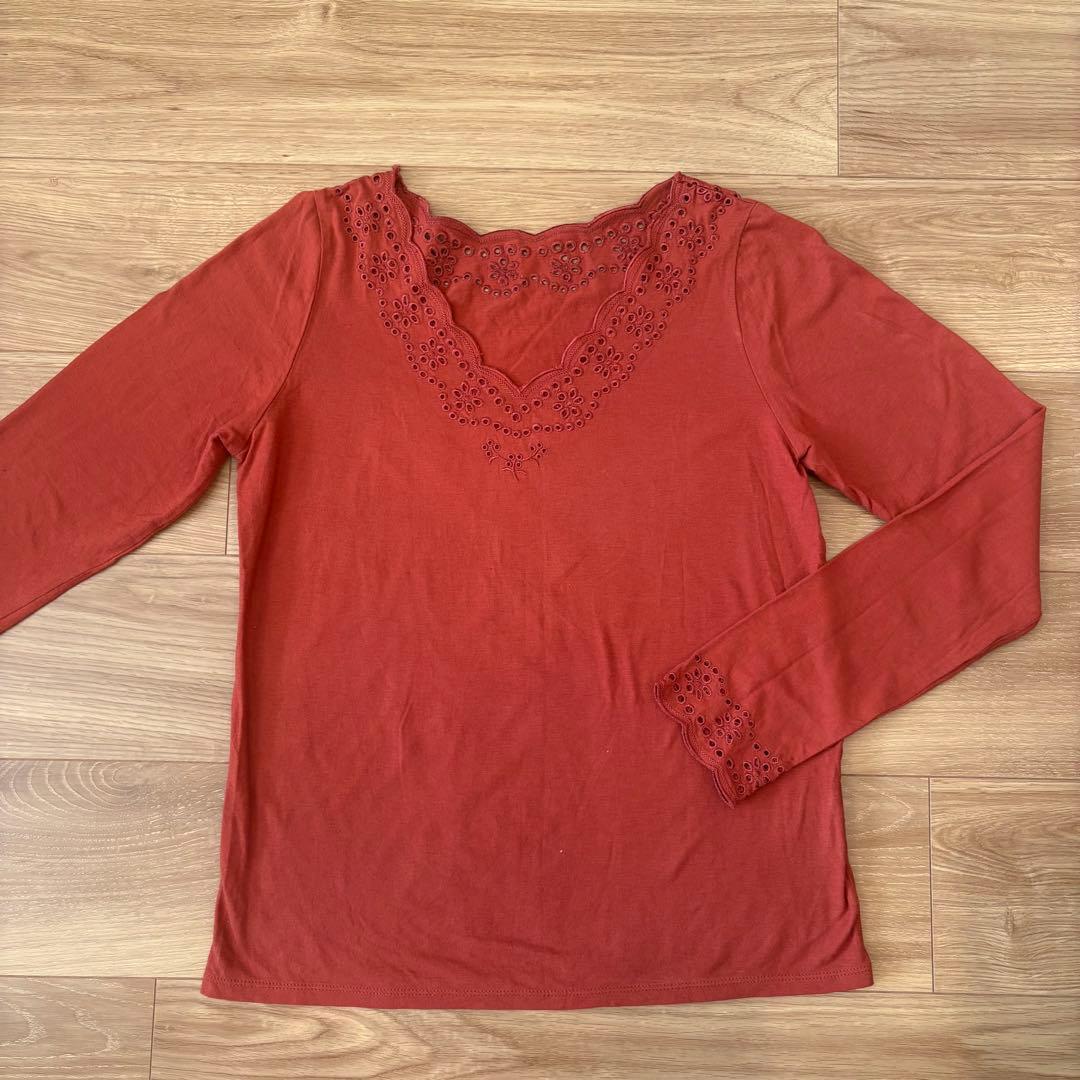 .ダブルクローゼット 長袖カットソー　ブラウス 赤 オレンジ　刺繍　無地