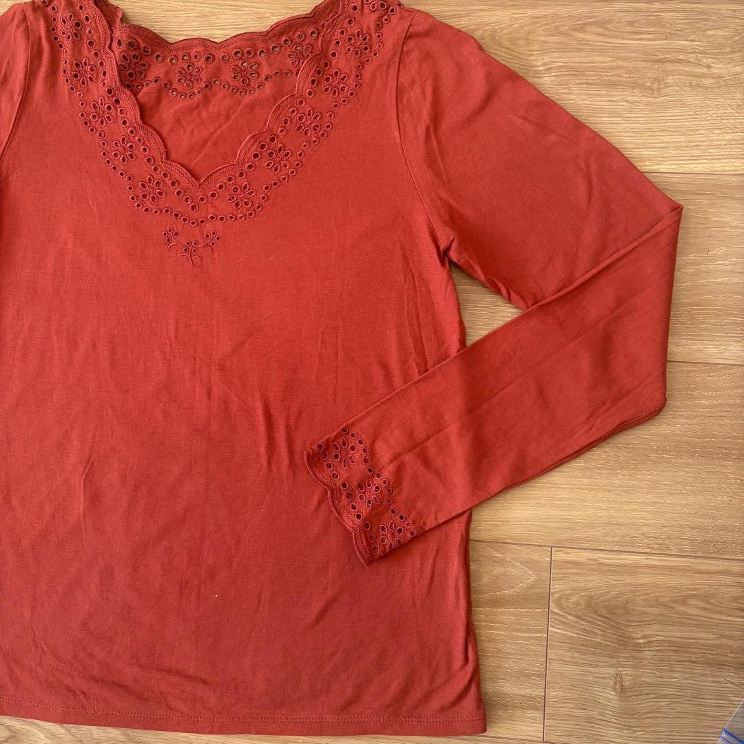 .ダブルクローゼット 長袖カットソー　ブラウス 赤 オレンジ　刺繍　無地 3