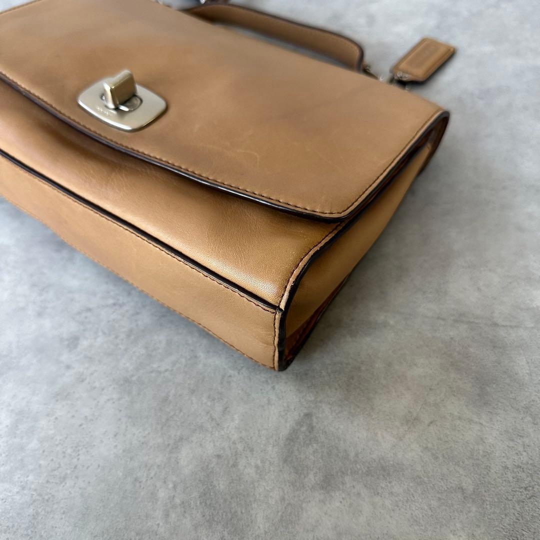 COACH Lacgacy Turn lock Saddle 2way Bag 11