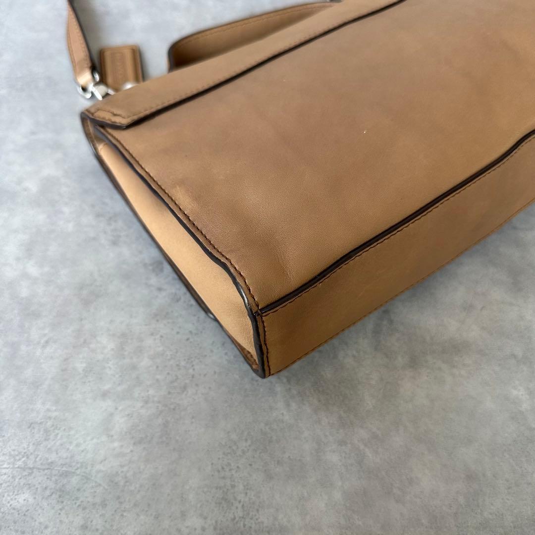 COACH Lacgacy Turn lock Saddle 2way Bag 12