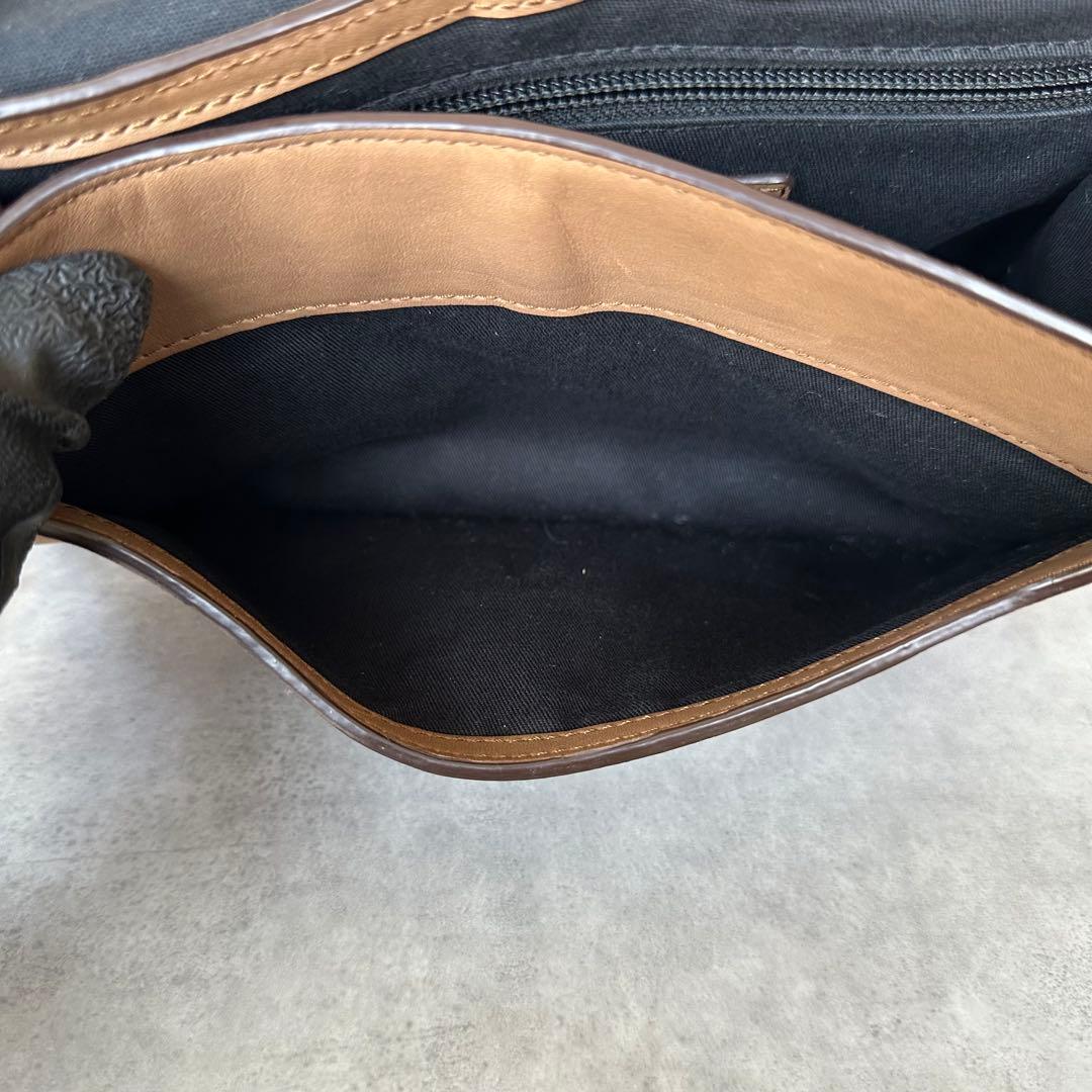 COACH Lacgacy Turn lock Saddle 2way Bag 17