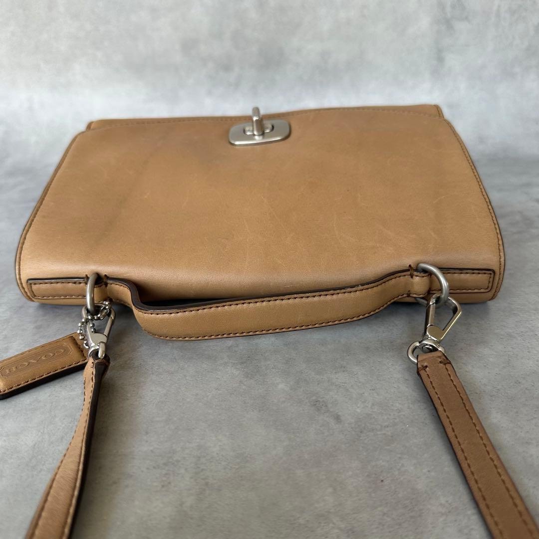 COACH Lacgacy Turn lock Saddle 2way Bag 8