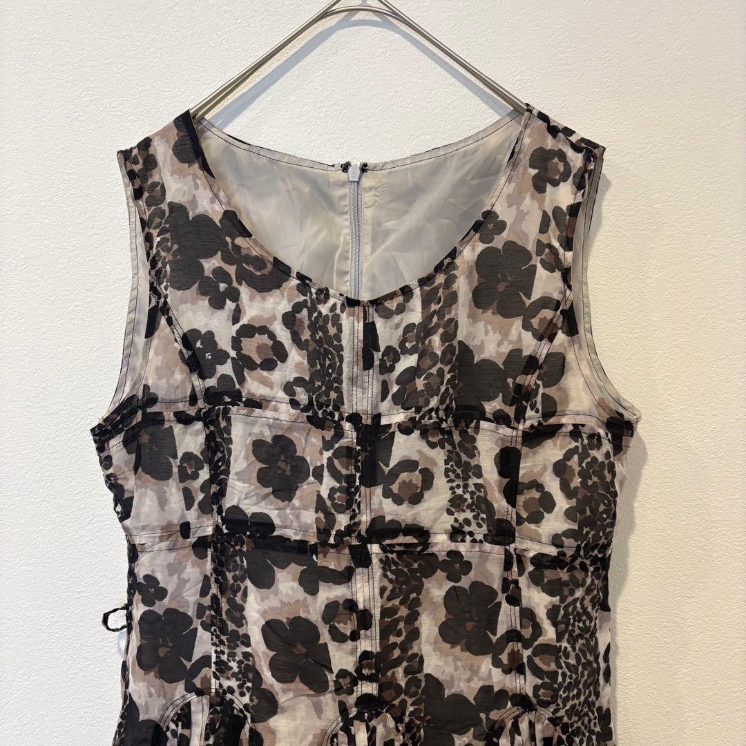 ルノー ノースリーブワンピース 膝丈　フレア　花柄 ベージュ 9号　M 上品 2