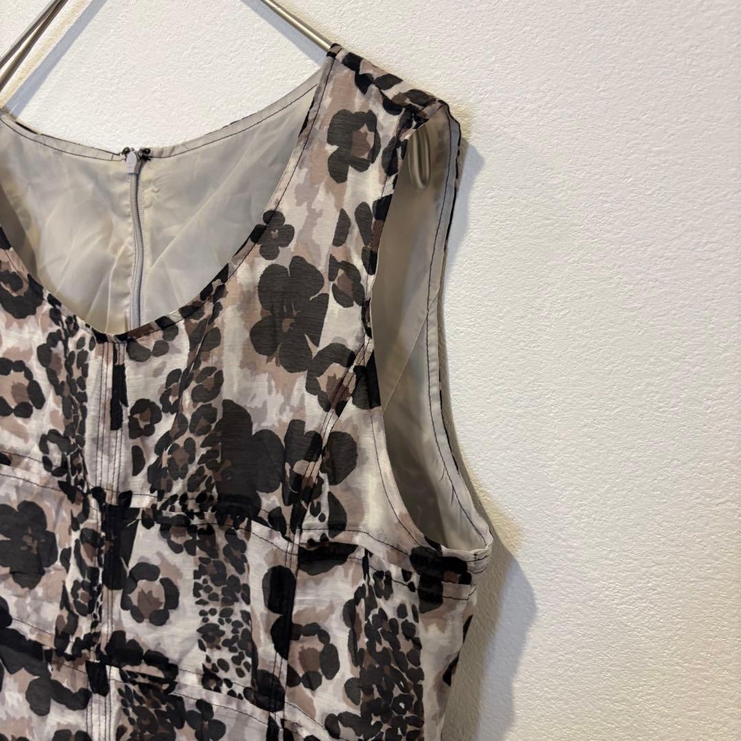 ルノー ノースリーブワンピース 膝丈　フレア　花柄 ベージュ 9号　M 上品 3