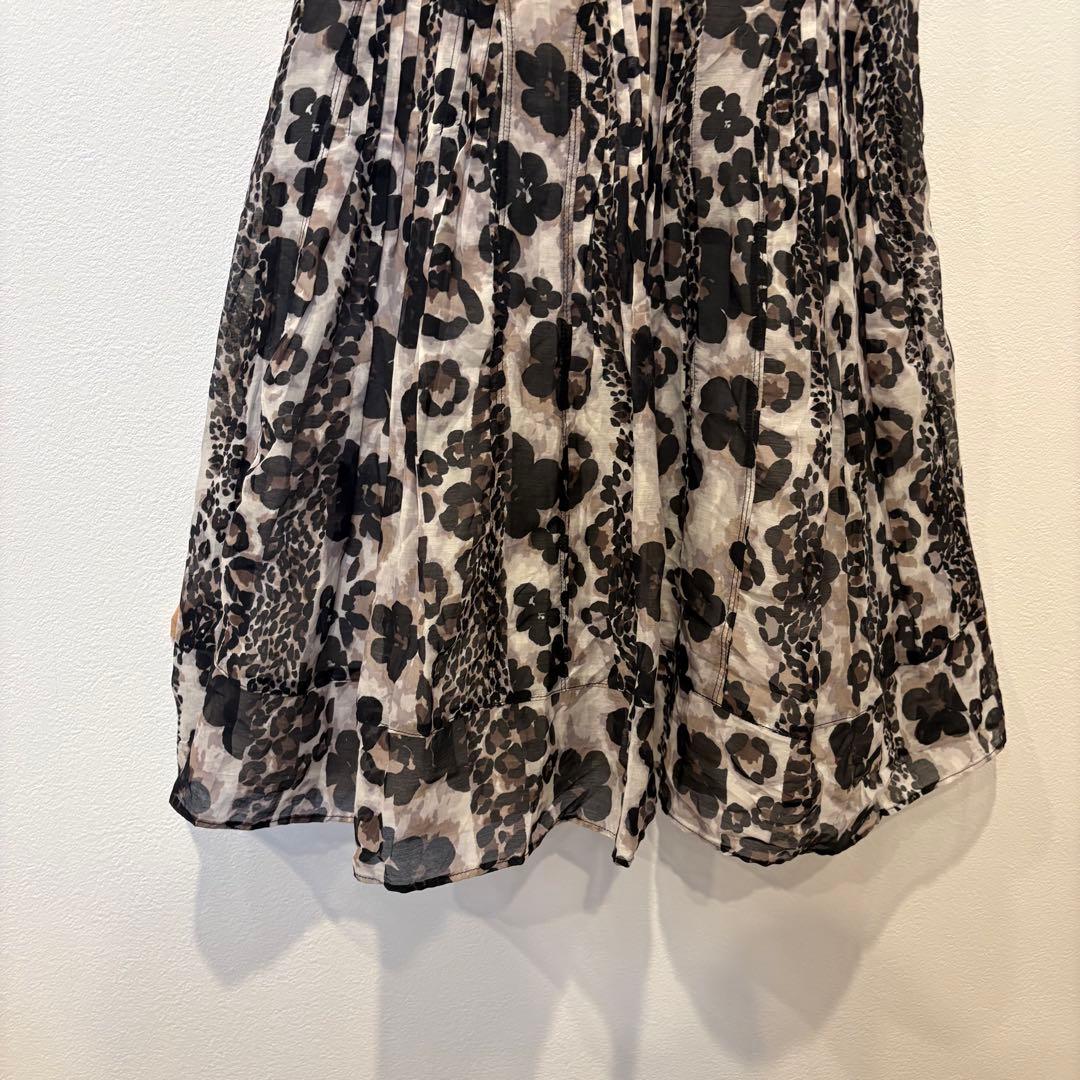 ルノー ノースリーブワンピース 膝丈　フレア　花柄 ベージュ 9号　M 上品 4