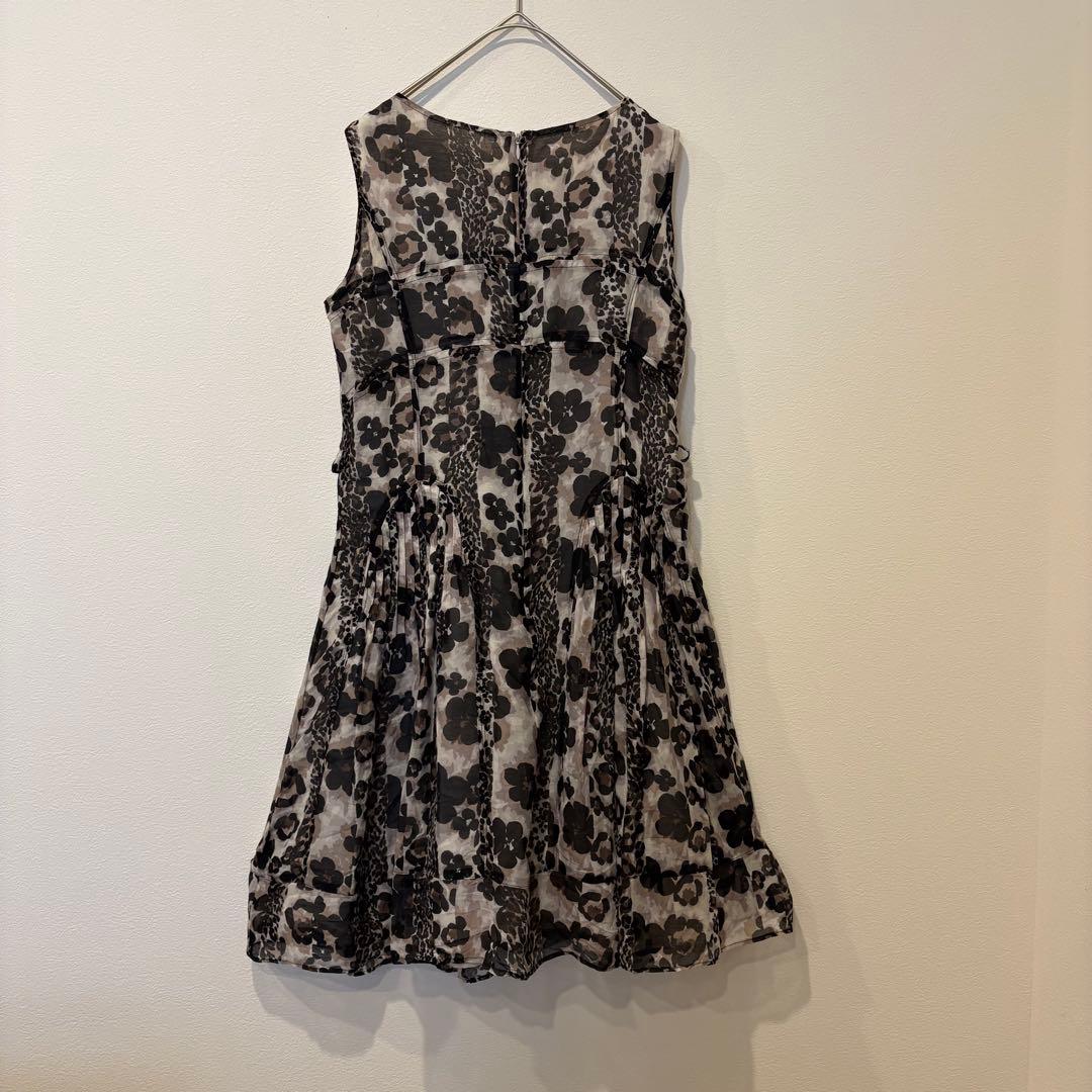 ルノー ノースリーブワンピース 膝丈　フレア　花柄 ベージュ 9号　M 上品 6