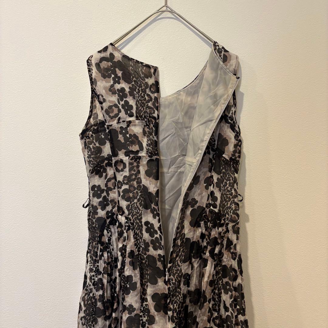 ルノー ノースリーブワンピース 膝丈　フレア　花柄 ベージュ 9号　M 上品 7