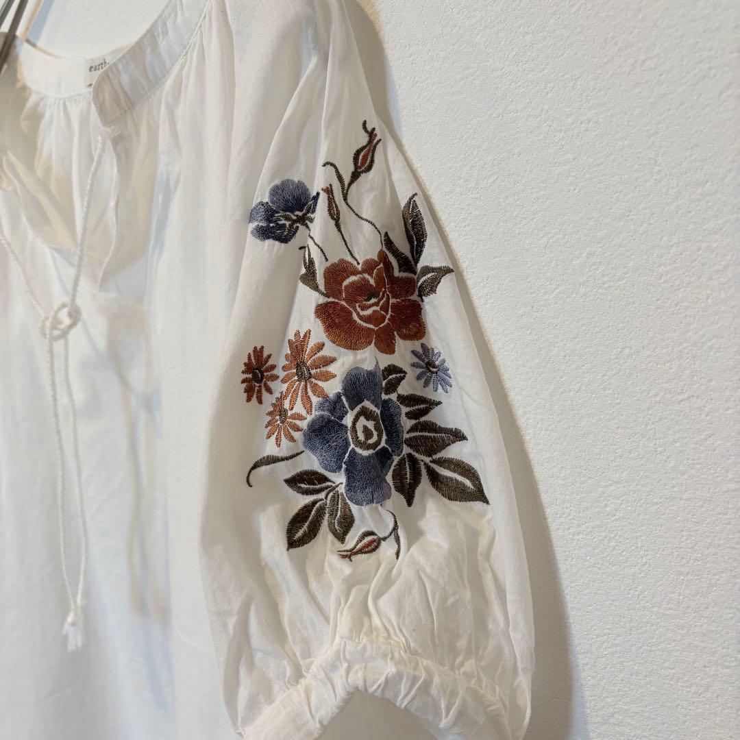 アースミュージックアンドエコロジー ブラウス 刺繍 花柄 半袖 白 ホワイト 4