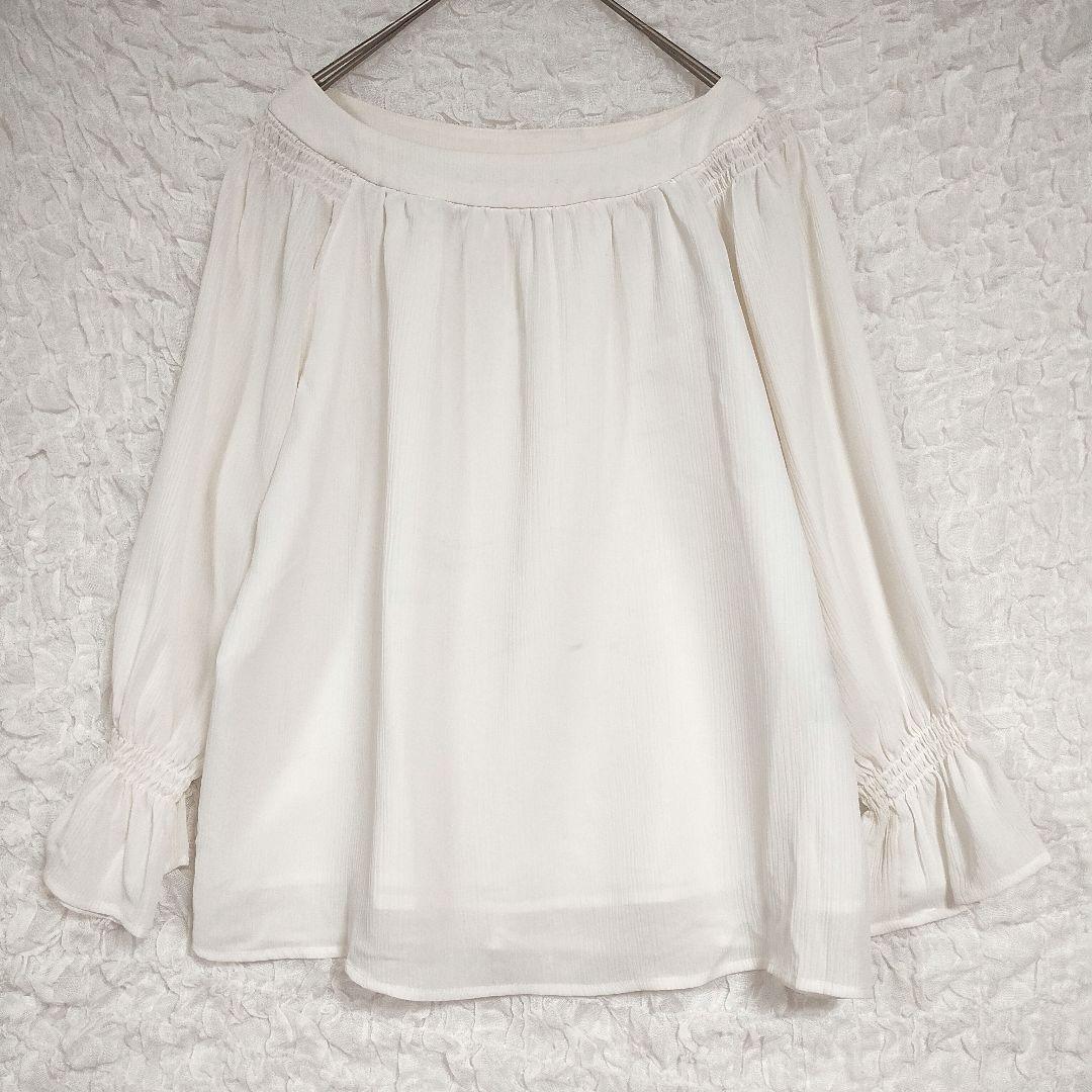 ファビュラス アンジェラ ホワイト シフォン オフショルダー ブラウス 柔らか春